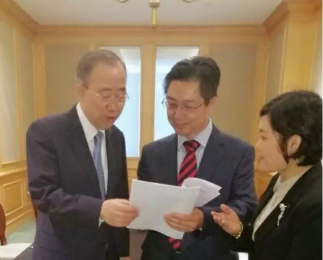 中国国际跨国公司促进会常务副会长张笑宇与博鳌亚洲论坛理事长、联合国前秘书长潘基文进行友好会谈 中国国际跨国公司促进会常务副会长张笑宇与博鳌亚洲论坛理事长、联合国前秘书长潘基文进行友好会谈