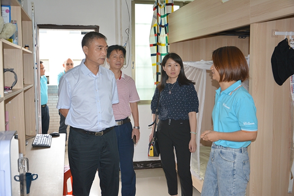 华南农业大学研究生院领导到正典指导研究生联合培养工作