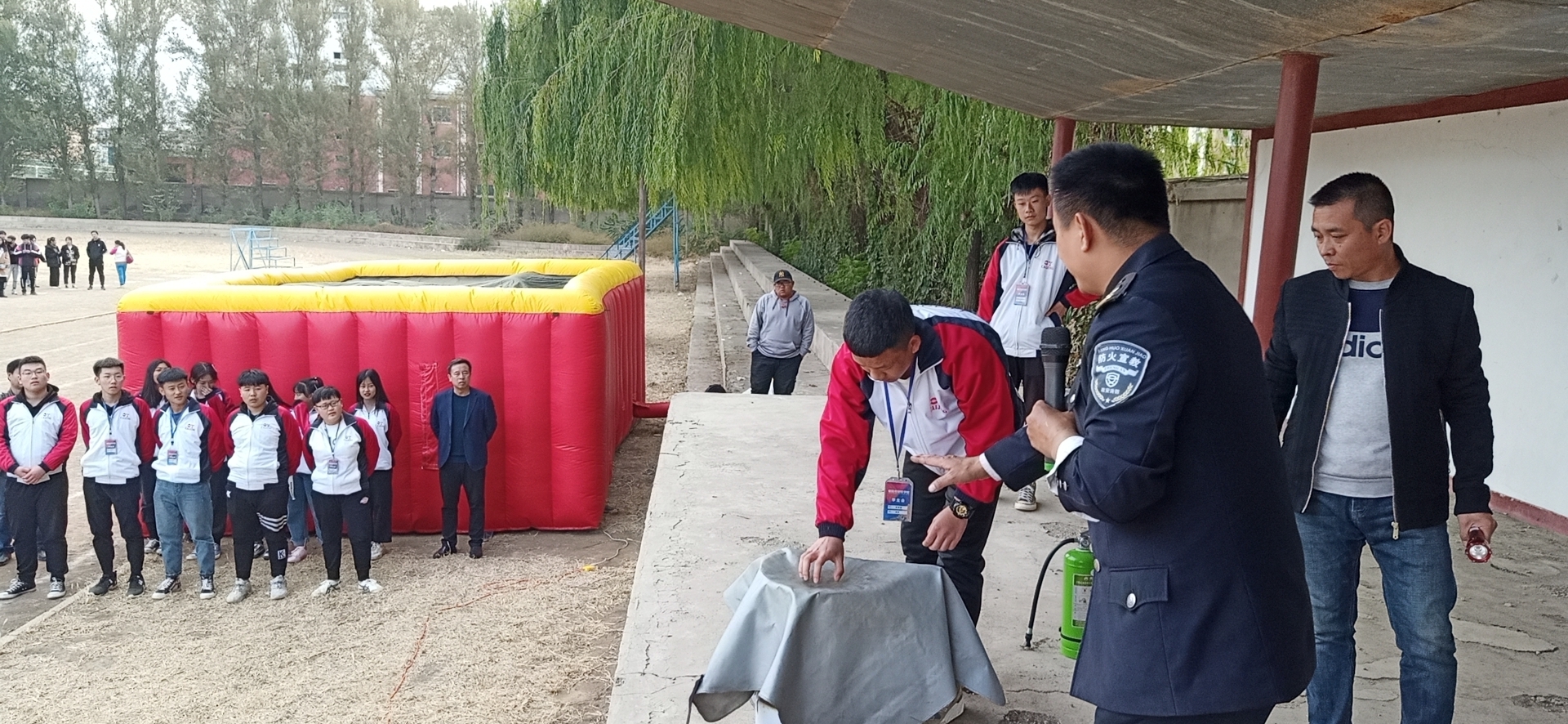 朝阳分中心为朝阳市财经学校举行消防知识讲座及应急疏散演练