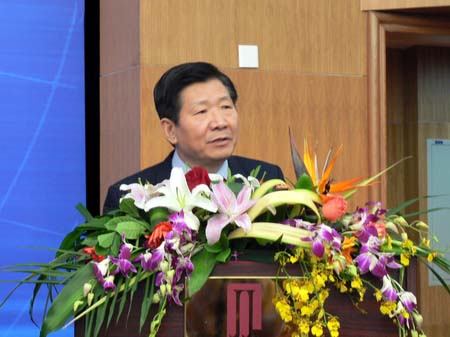 侯云春:实施大公司战略 打造中国的跨国公司 侯云春:实施大公司战略 打造中国的跨国公司