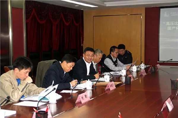 公司开发单螺杆压缩机组项目通过总部鉴定