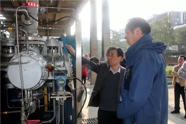 公司开发单螺杆压缩机组项目通过总部鉴定