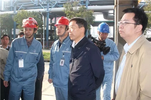 公司开发单螺杆压缩机组项目通过总部鉴定