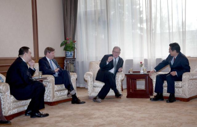 Zheng Wantong, Vice-Chairman of the 11th National Committee of CPPCC and President of CICPMC Meets with Chad Holiday, Chairman-elect of Royal Dutch Shell Zheng Wantong, Vice-Chairman of the 11th National Committee of CPPCC and President of CICPMC Meets with Chad Holiday, Chairman-elect of Royal Dutch Shell