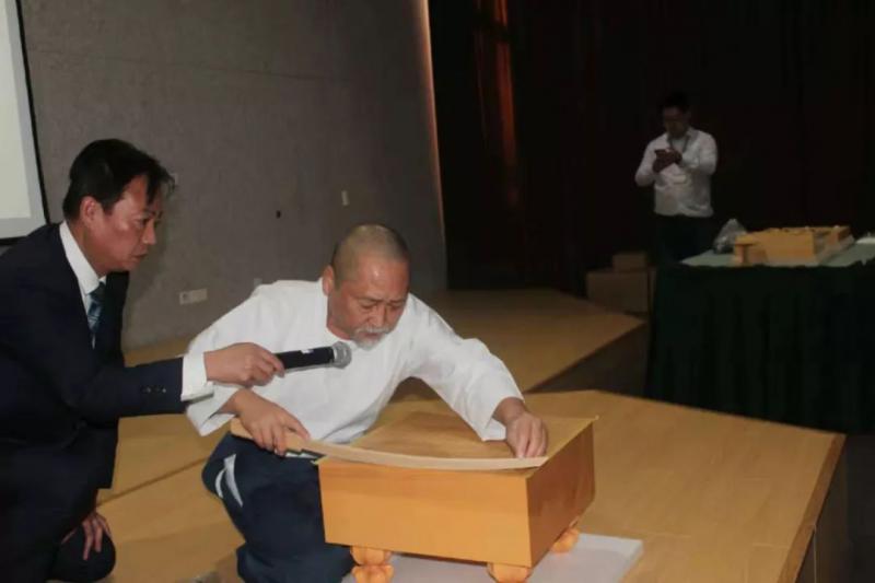 日本棋盘巨匠·吉田寅义大师讲演会圆满举办 日本棋盘巨匠·吉田寅义大师讲演会圆满举办