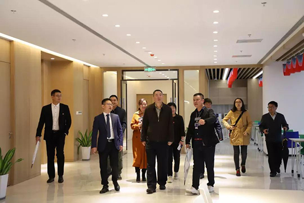 雁塔促发展,bob棋牌助卓越丨雁塔区领导莅临bob棋牌生物科技产业园调研 雁塔促发展,bob棋牌助卓越丨雁塔区领导莅临bob棋牌生物科技产业园调研