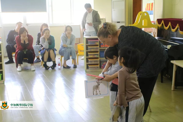 学校到底教了孩子什么？枫华幼儿园开放日满足家长的好奇心！