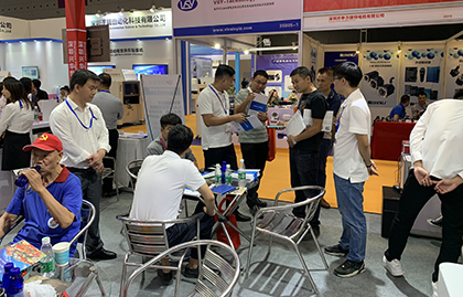 興華智造點膠機亮相深圳國際智能裝備產業博覽會