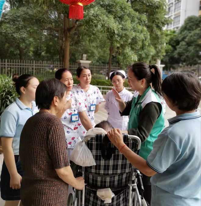 国寿社区养老周报:央媒调研采访 感叹深圳老人真幸福 国寿社区养老周报:央媒调研采访 感叹深圳老人真幸福
