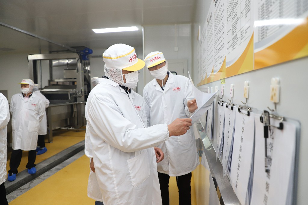 全市大型肉制品生产企业制程管理现场会 在盐津铺子召开
