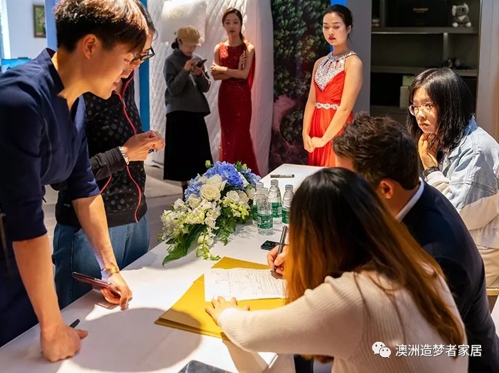 比双11更燃爆的总裁“价”到签售会 比双11更燃爆的总裁“价”到签售会