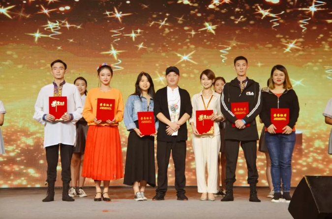 上坤星创庆中华人民共和国成立70周年文艺演出