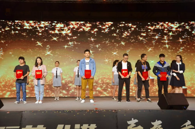 上坤星创庆中华人民共和国成立70周年文艺演出