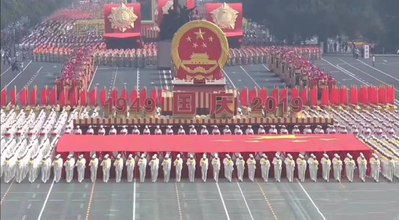 ●这一幕超感人●上坤全体师生，喜迎祖国70周年！