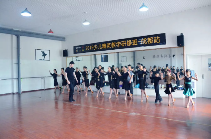 四川舞蹈藝術協會蒞臨我校組織研修班教學工作