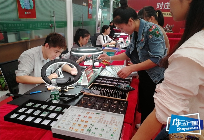 2.7亿,万兴隆直播基地“双十一”业绩再次震撼全国珠宝产业带 2.7亿,万兴隆直播基地“双十一”业绩再次震撼全国珠宝产业带