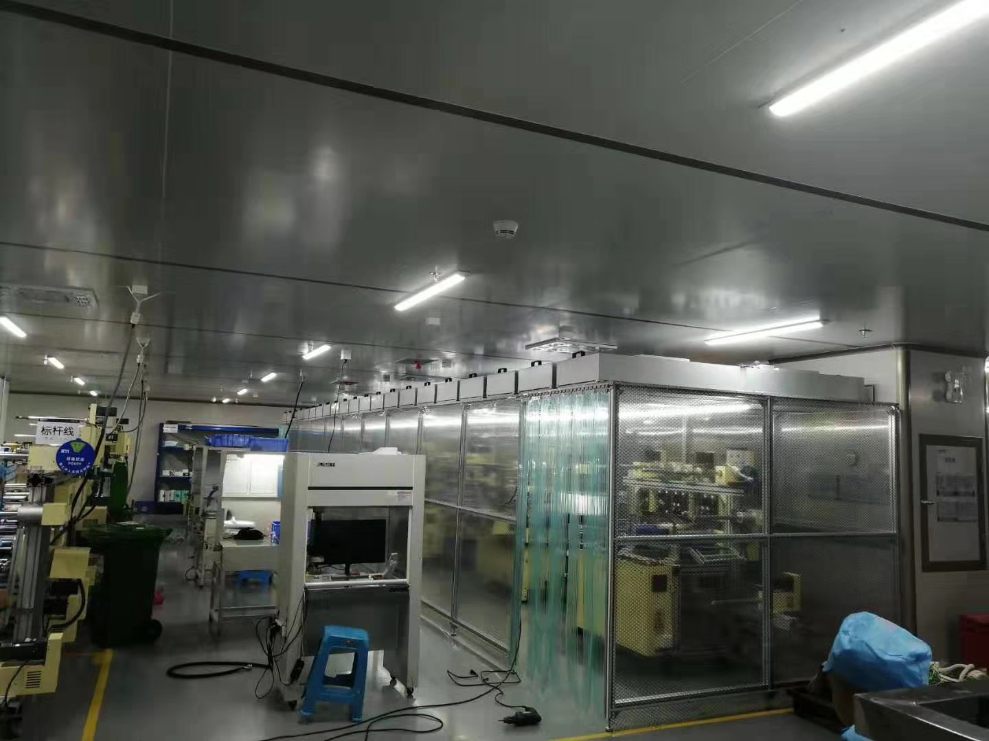 深圳客户工厂安装百级洁净棚