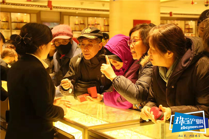 中国黄金旗舰店喜迎13周年店庆 全民淘金节,11月18日“以旧换新免工费,自然闭店不打烊!” 中国黄金旗舰店喜迎13周年店庆 全民淘金节,11月18日“以旧换新免工费,自然闭店不打烊!”