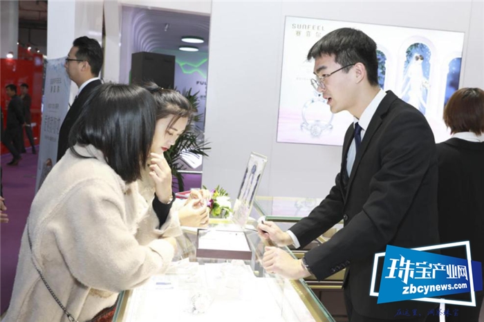 赛菲尔珠宝携大美中国风·万足金婚纱亮相北京国际珠宝展 赛菲尔珠宝携大美中国风·万足金婚纱亮相北京国际珠宝展
