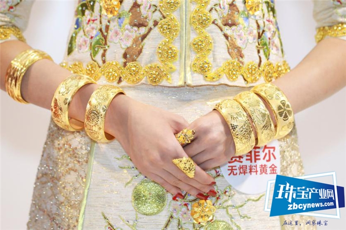 赛菲尔珠宝携大美中国风·万足金婚纱亮相北京国际珠宝展 赛菲尔珠宝携大美中国风·万足金婚纱亮相北京国际珠宝展