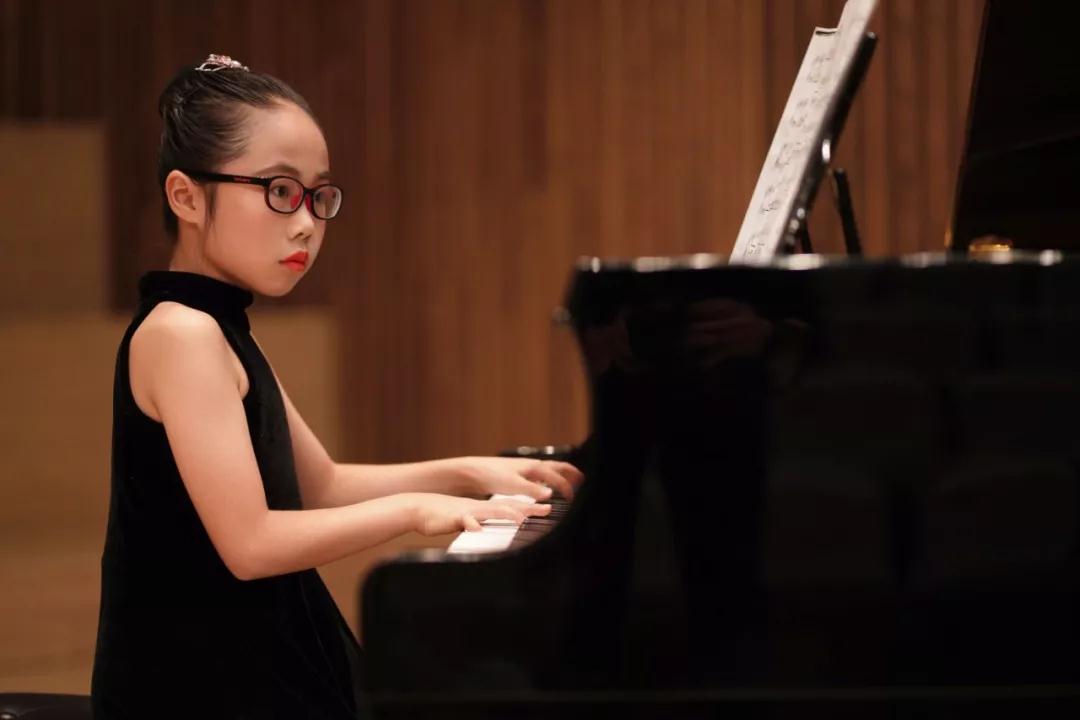 孩子们的剧院舞台丨光芒照亮前路,Solo Show站上梦想开始的舞台 孩子们的剧院舞台丨光芒照亮前路,Solo Show站上梦想开始的舞台
