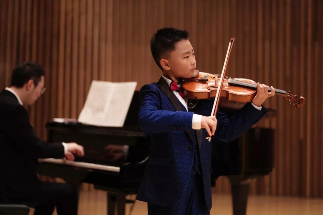 孩子们的剧院舞台丨光芒照亮前路,Solo Show站上梦想开始的舞台 孩子们的剧院舞台丨光芒照亮前路,Solo Show站上梦想开始的舞台