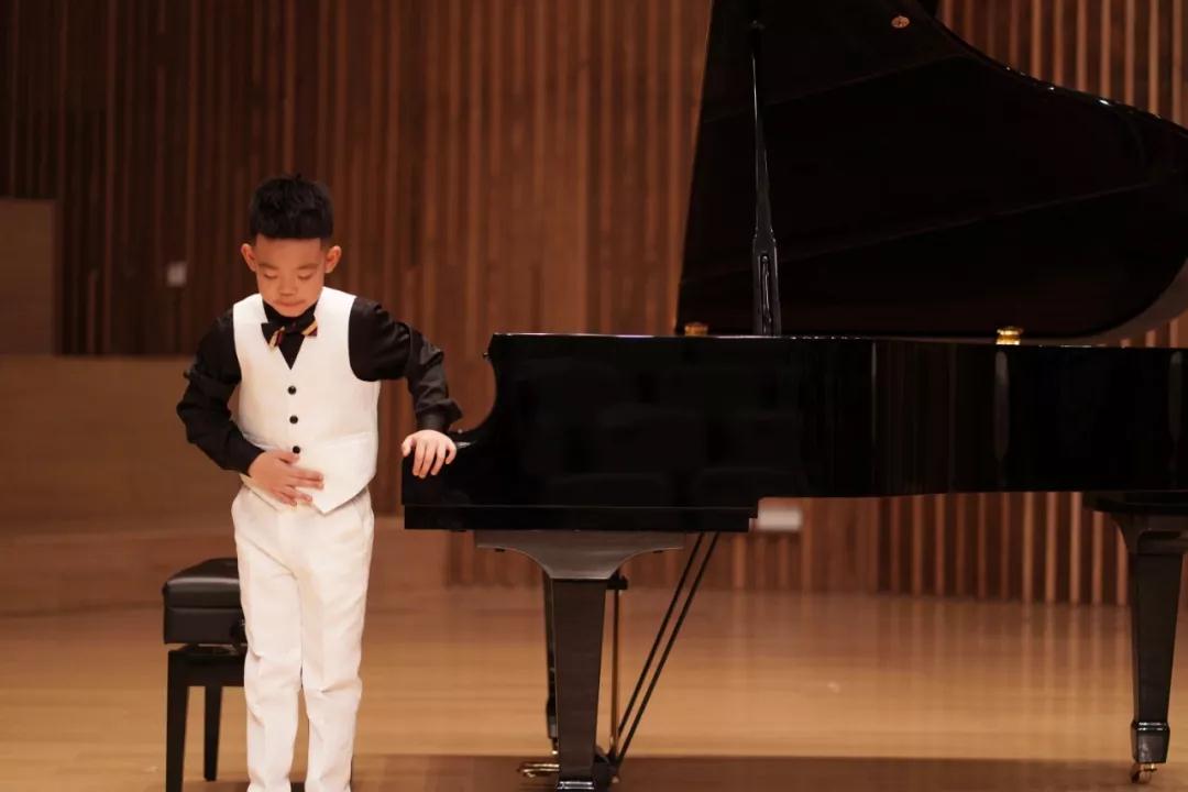 孩子们的剧院舞台丨光芒照亮前路,Solo Show站上梦想开始的舞台 孩子们的剧院舞台丨光芒照亮前路,Solo Show站上梦想开始的舞台