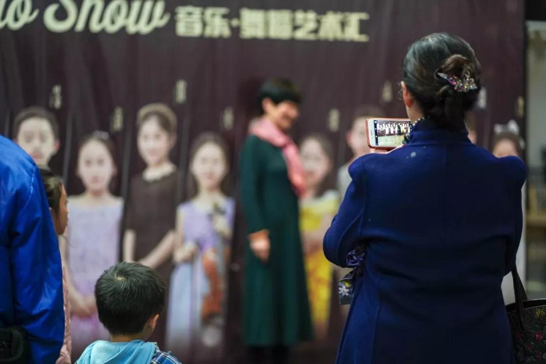 孩子们的剧院舞台丨光芒照亮前路,Solo Show站上梦想开始的舞台 孩子们的剧院舞台丨光芒照亮前路,Solo Show站上梦想开始的舞台