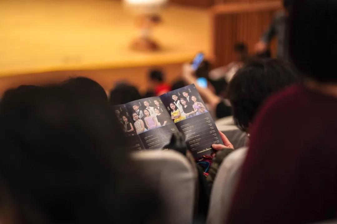 孩子们的剧院舞台丨光芒照亮前路,Solo Show站上梦想开始的舞台 孩子们的剧院舞台丨光芒照亮前路,Solo Show站上梦想开始的舞台