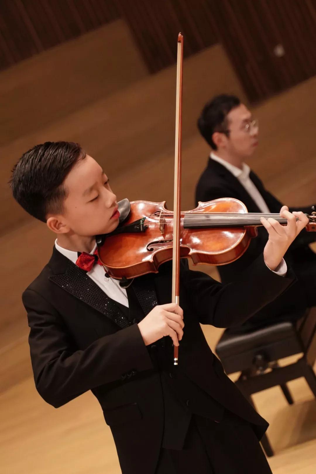 孩子们的剧院舞台丨光芒照亮前路,Solo Show站上梦想开始的舞台 孩子们的剧院舞台丨光芒照亮前路,Solo Show站上梦想开始的舞台