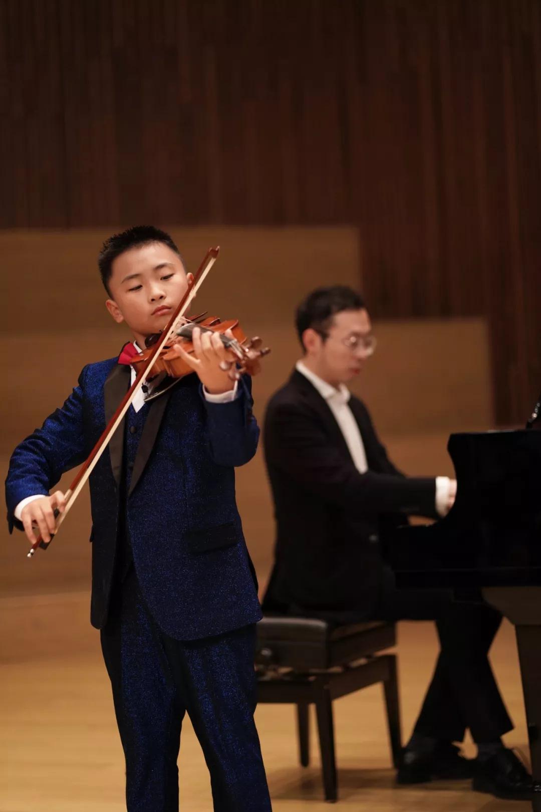 孩子们的剧院舞台丨光芒照亮前路,Solo Show站上梦想开始的舞台 孩子们的剧院舞台丨光芒照亮前路,Solo Show站上梦想开始的舞台
