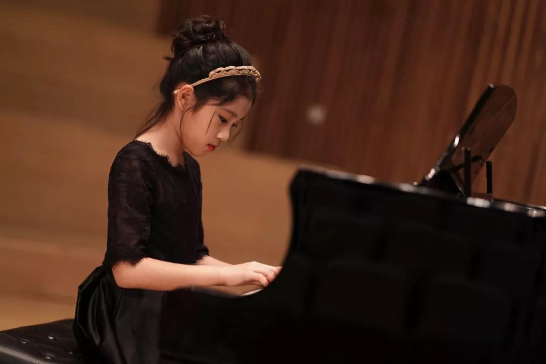孩子们的剧院舞台丨光芒照亮前路,Solo Show站上梦想开始的舞台 孩子们的剧院舞台丨光芒照亮前路,Solo Show站上梦想开始的舞台