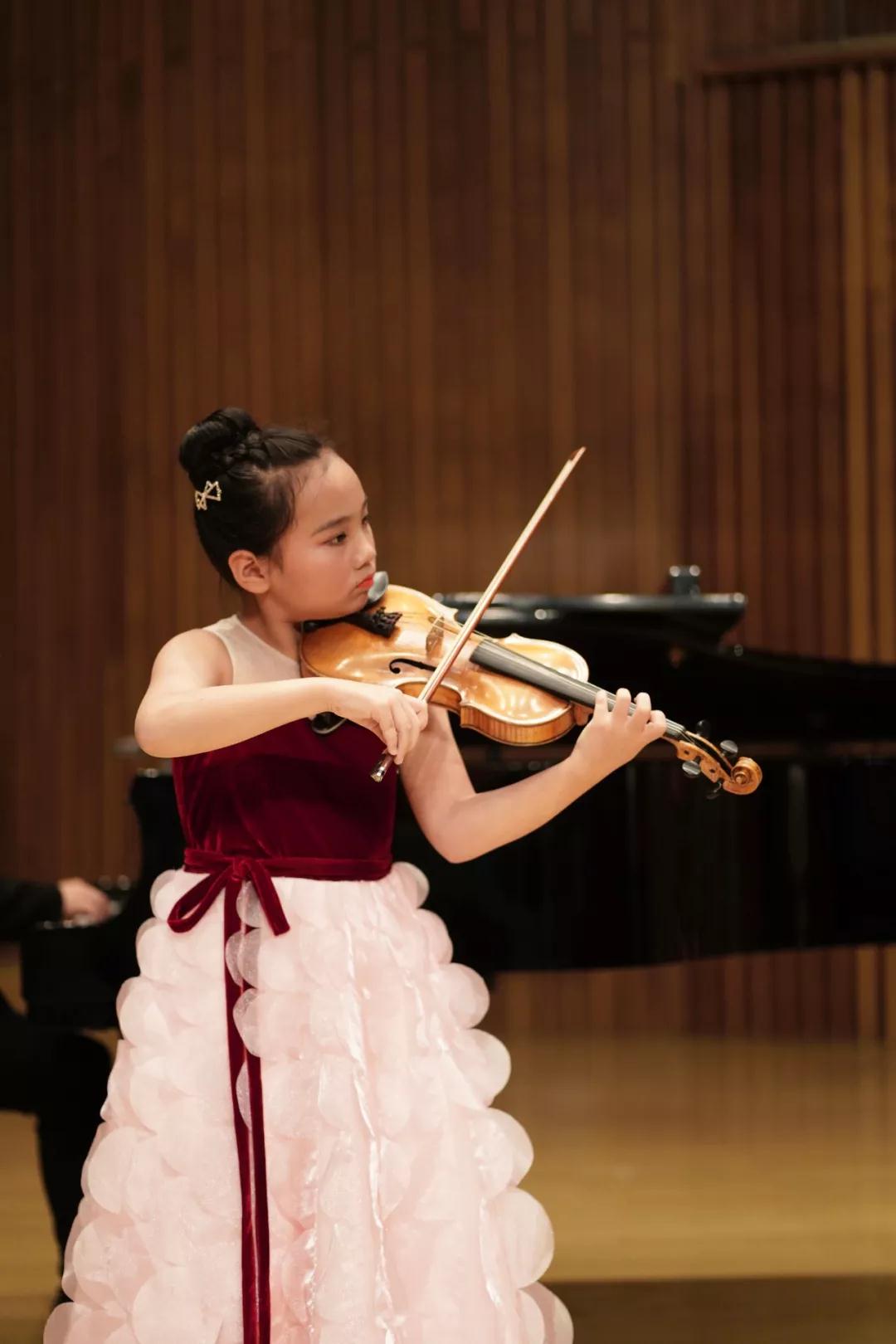 孩子们的剧院舞台丨光芒照亮前路,Solo Show站上梦想开始的舞台 孩子们的剧院舞台丨光芒照亮前路,Solo Show站上梦想开始的舞台