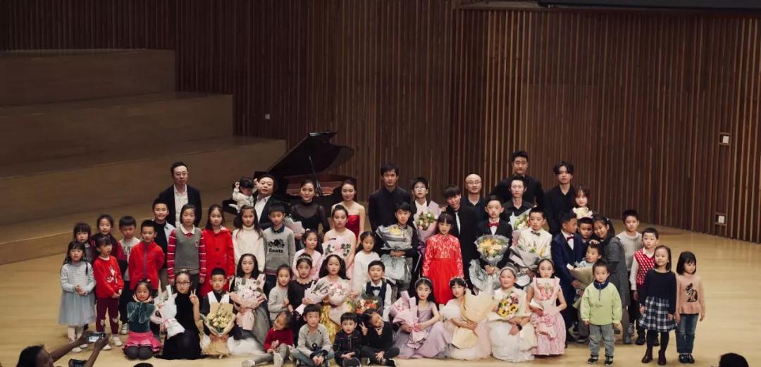 孩子们的剧院舞台丨光芒照亮前路,Solo Show站上梦想开始的舞台 孩子们的剧院舞台丨光芒照亮前路,Solo Show站上梦想开始的舞台