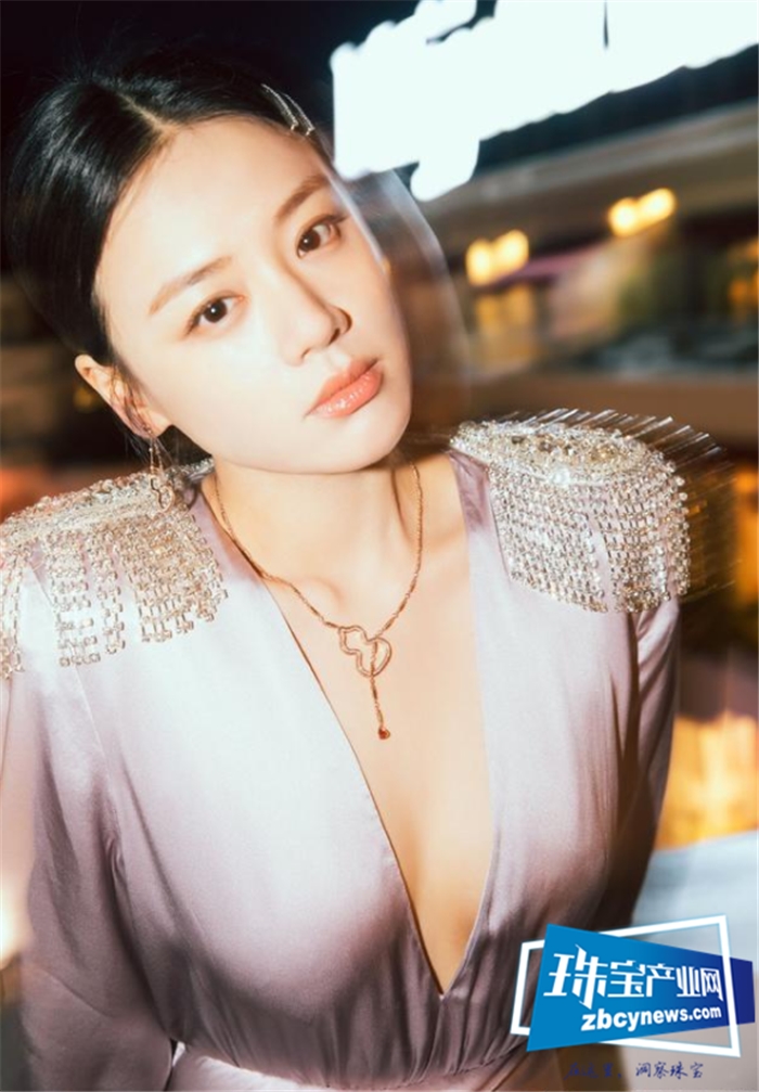 当鬼马影后碰上极具中国风的珠宝,感受马思纯与Qeelin的非凡演绎 当鬼马影后碰上极具中国风的珠宝,感受马思纯与Qeelin的非凡演绎