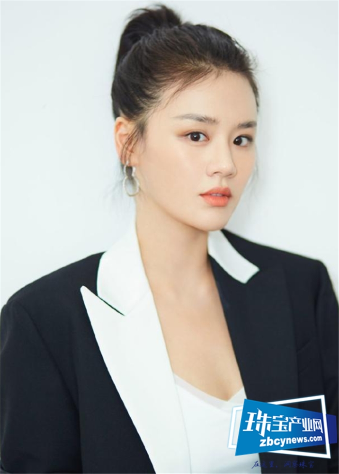 当鬼马影后碰上极具中国风的珠宝,感受马思纯与Qeelin的非凡演绎 当鬼马影后碰上极具中国风的珠宝,感受马思纯与Qeelin的非凡演绎