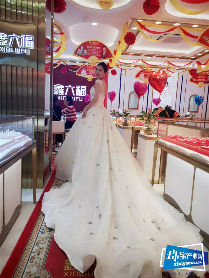 鑫六福珠宝钻石婚纱全国百店巡展首站正式启幕 鑫六福珠宝钻石婚纱全国百店巡展首站正式启幕