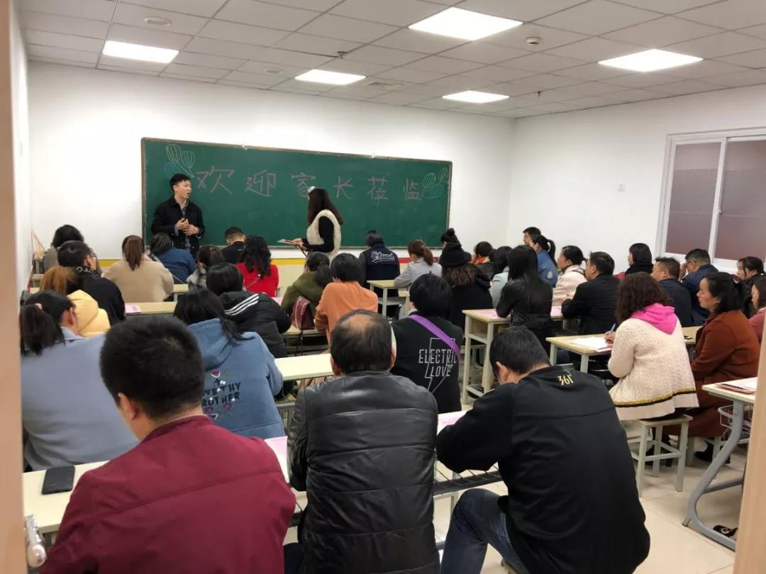 不再唯分数论后,我的女儿考了满分:荆楚潮教育家长会持续感动中 不再唯分数论后,我的女儿考了满分:荆楚潮教育家长会持续感动中