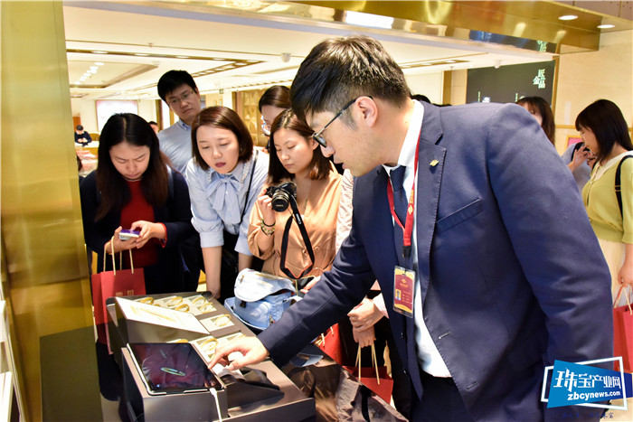 让中国黄金珠宝企业走向世界 世界黄金协会携十二家媒体团莅临德诚集团 让中国黄金珠宝企业走向世界 世界黄金协会携十二家媒体团莅临德诚集团