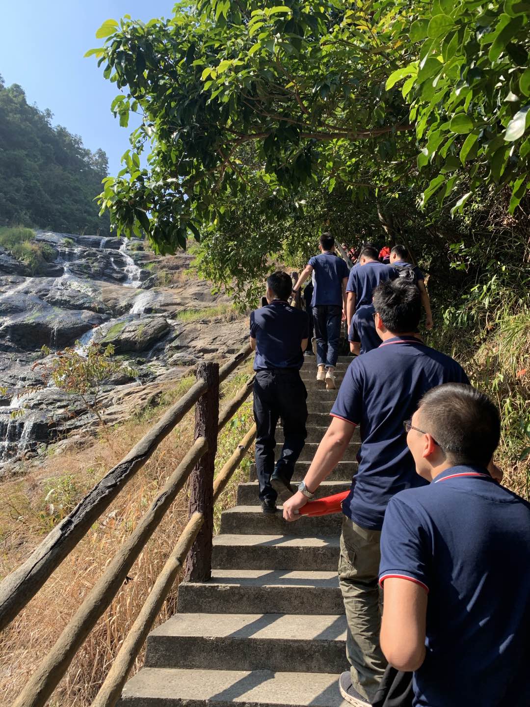 凝心聚力，沟通合作--沃而润马峦山团队拓展活动圆满结束