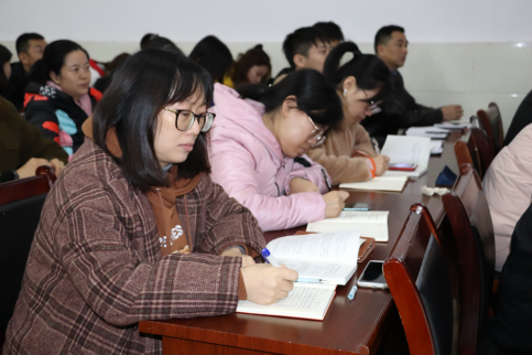 省委讲师团成员中南民族大学阎占定教授 莅临我院宣讲党的十九届四中全会精神 省委讲师团成员中南民族大学阎占定教授 莅临我院宣讲党的十九届四中全会精神