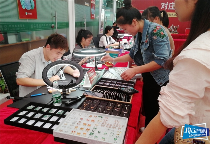 珠宝产业带直播基地触网见成效 珠宝产业带直播基地触网见成效