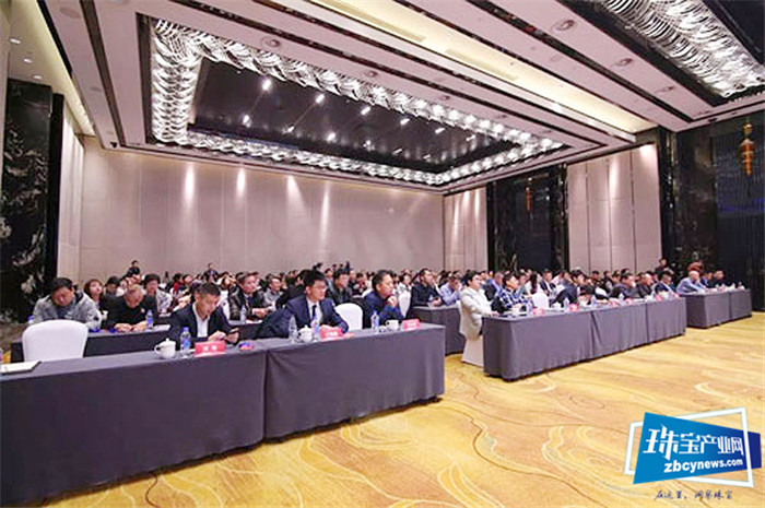 《2019中国珠宝产业研究报告》发布 2019中国珠宝产业资本论坛在京举行 《2019中国珠宝产业研究报告》发布 2019中国珠宝产业资本论坛在京举行