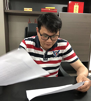 接二连三的订单让双成激光生产厂房里一片繁忙景象 接二连三的订单让双成激光生产厂房里一片繁忙景象