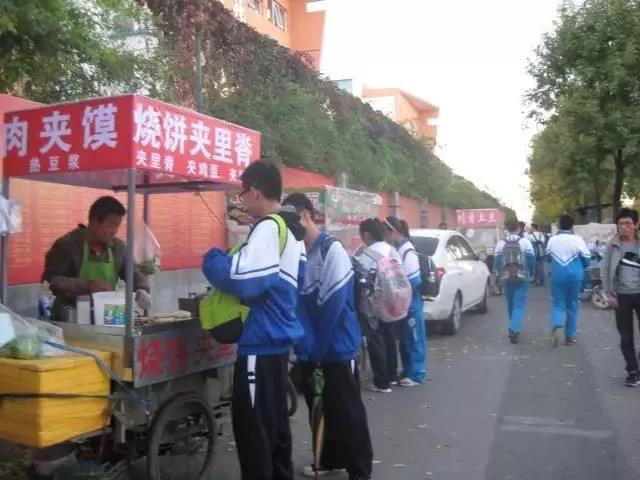 学校门口的路边摊,正在毁掉你的孩子…… 学校门口的路边摊,正在毁掉你的孩子……