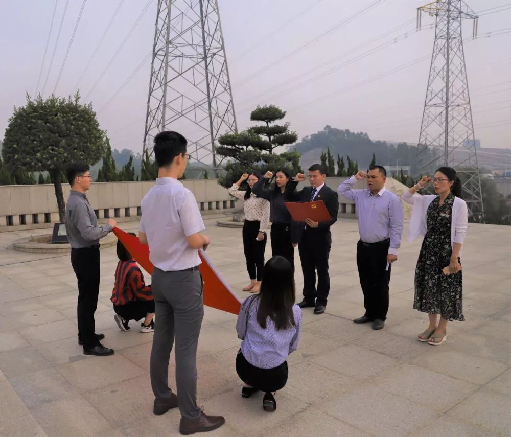 雄远党建丨我所党支部前往植地庄抗日战争烈士纪念碑开展“不忘初心、牢记使命”主题教育活动 雄远党建丨我所党支部前往植地庄抗日战争烈士纪念碑开展“不忘初心、牢记使命”主题教育活动