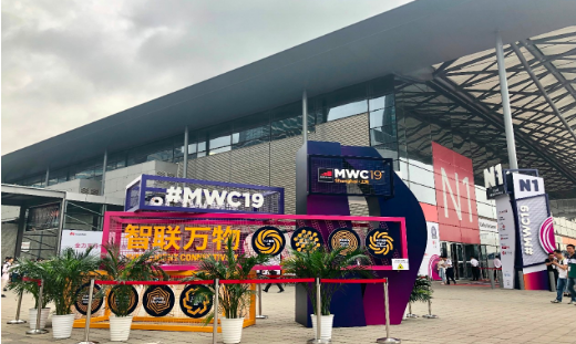 快马加鞭,向大众化冲刺:从MWC上海看5G手机风向 快马加鞭,向大众化冲刺:从MWC上海看5G手机风向