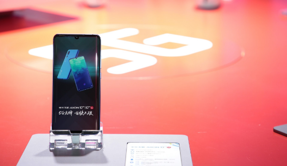 快马加鞭,向大众化冲刺:从MWC上海看5G手机风向 快马加鞭,向大众化冲刺:从MWC上海看5G手机风向