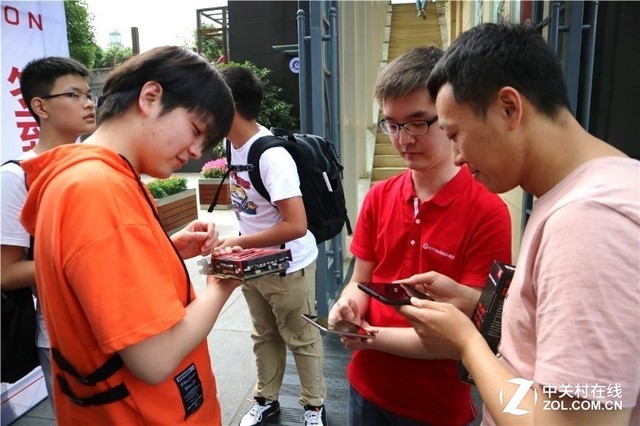 A卡的信仰与情谊 迪兰粉丝会成都站纪实 A卡的信仰与情谊 迪兰粉丝会成都站纪实