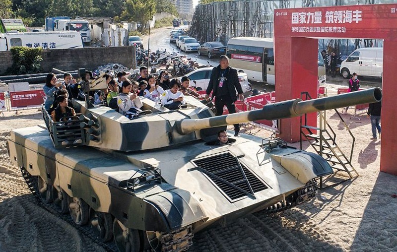 海丰首届国防兵器展开幕 坦克战斗机太帅了